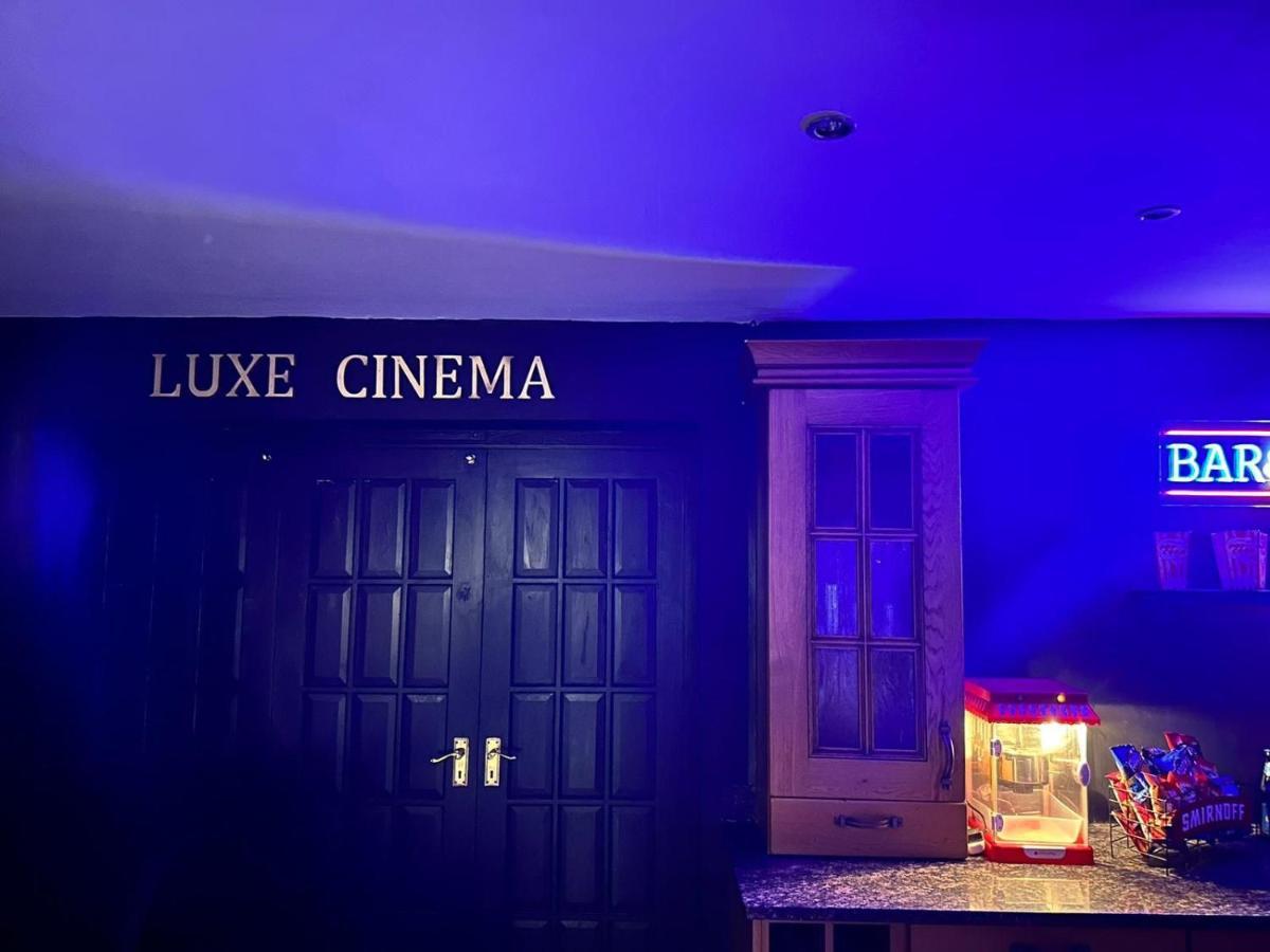 4 Bedroom House, Heathrow Airport, Luxe Inn Colnbrook Exteriör bild