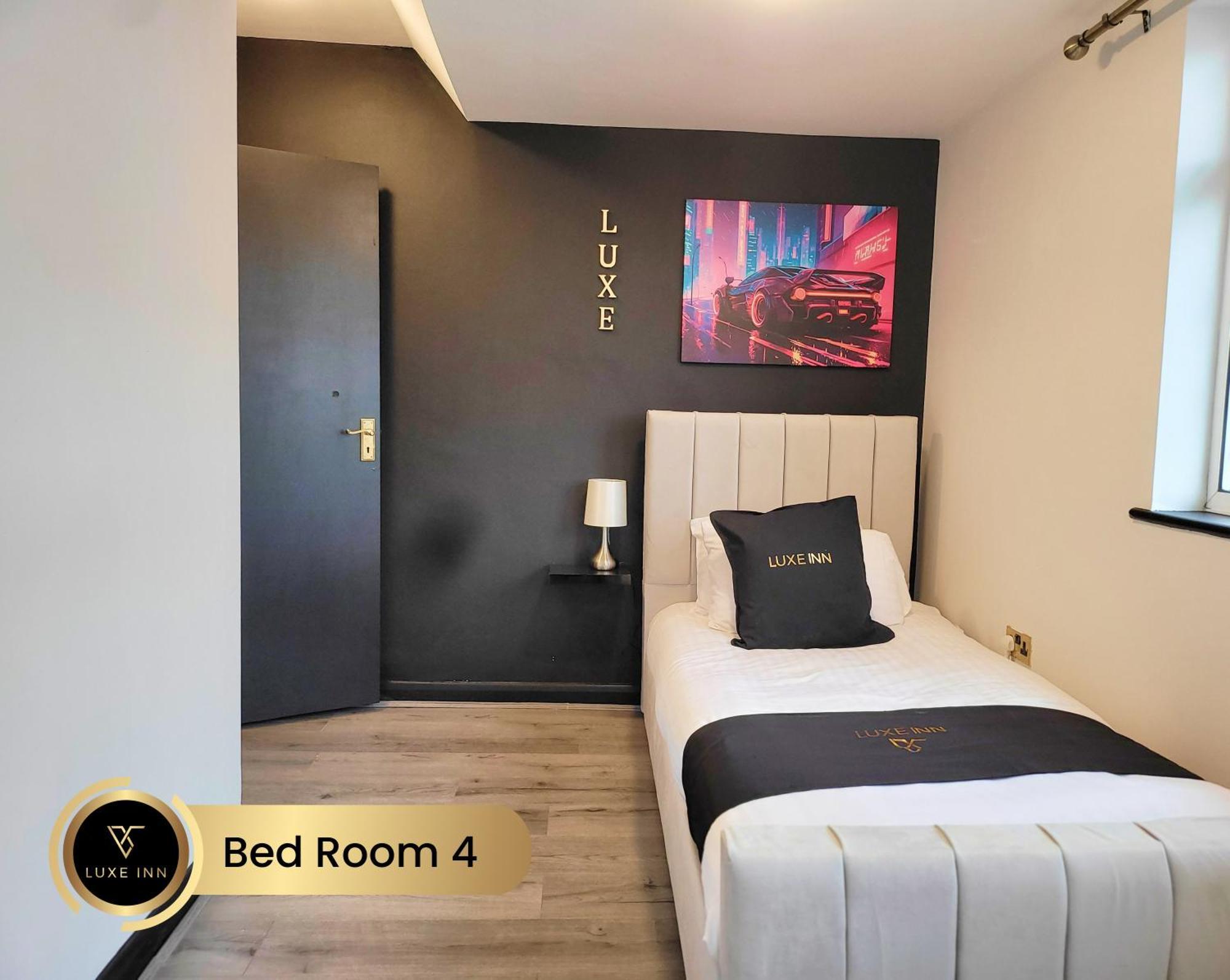 4 Bedroom House, Heathrow Airport, Luxe Inn Colnbrook Exteriör bild