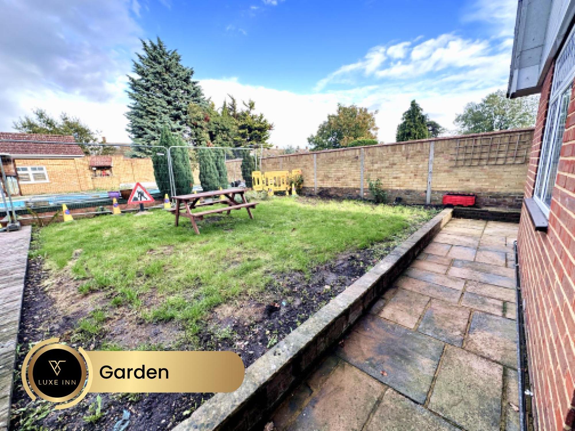 4 Bedroom House, Heathrow Airport, Luxe Inn Colnbrook Exteriör bild
