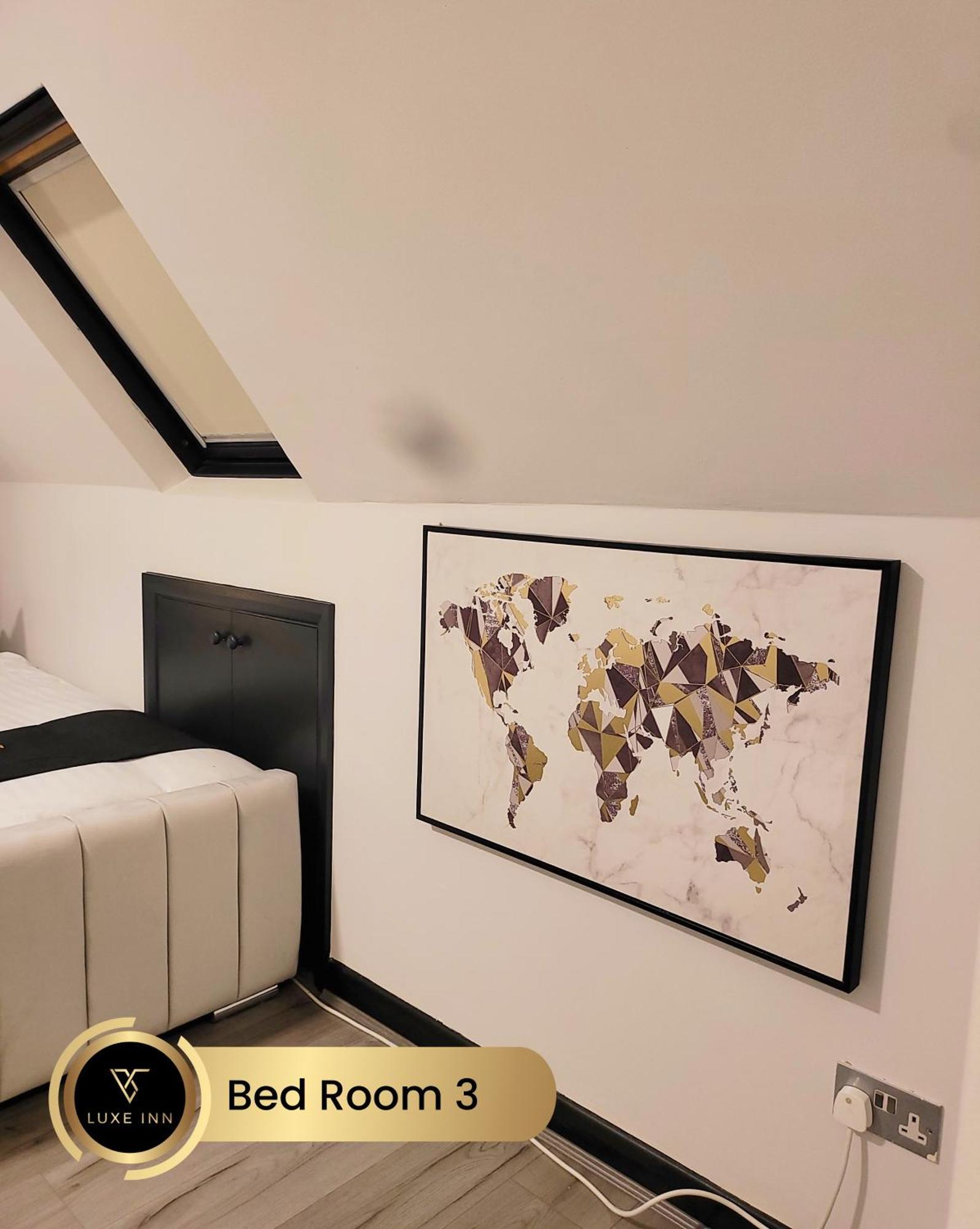 4 Bedroom House, Heathrow Airport, Luxe Inn Colnbrook Exteriör bild