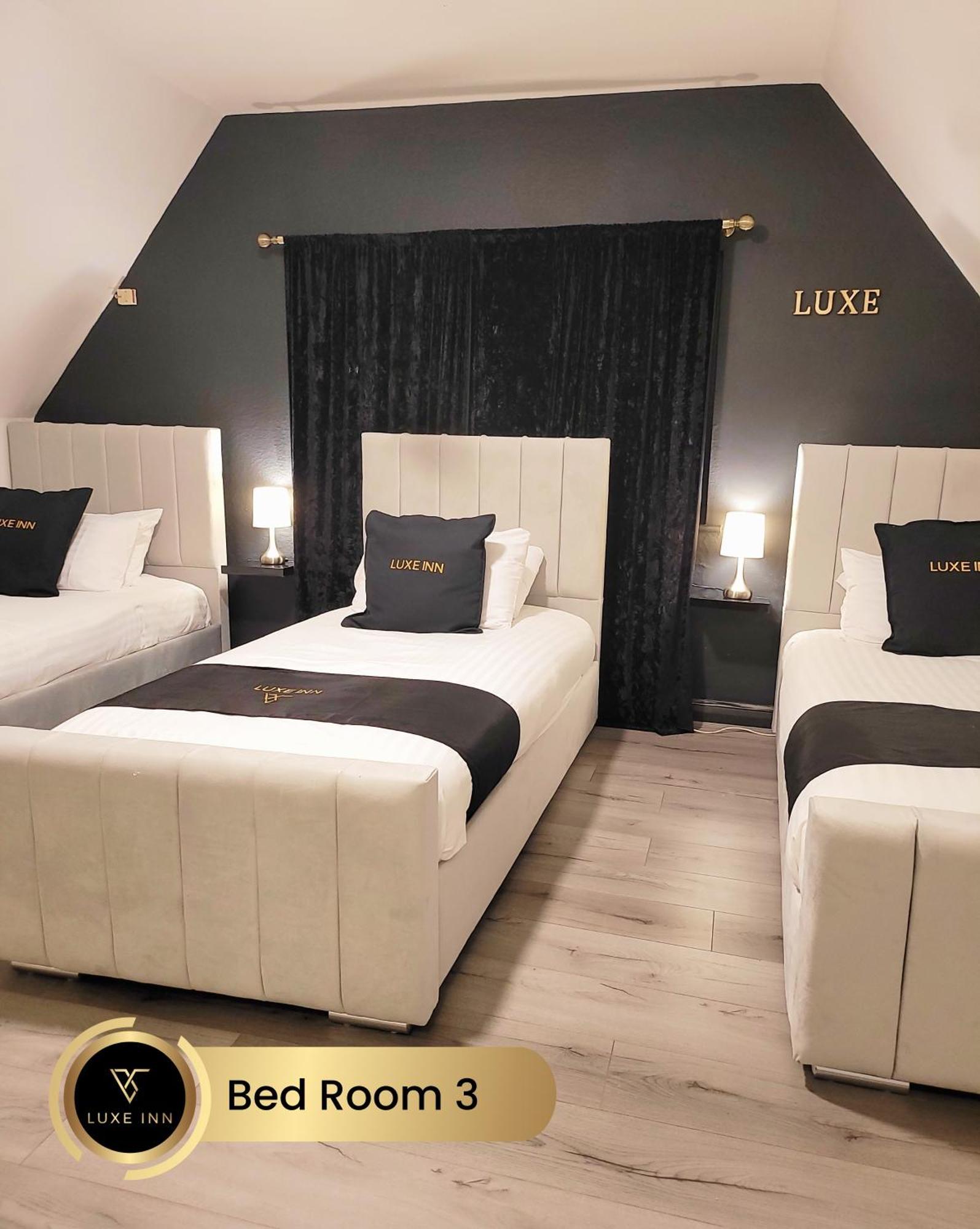 4 Bedroom House, Heathrow Airport, Luxe Inn Colnbrook Exteriör bild