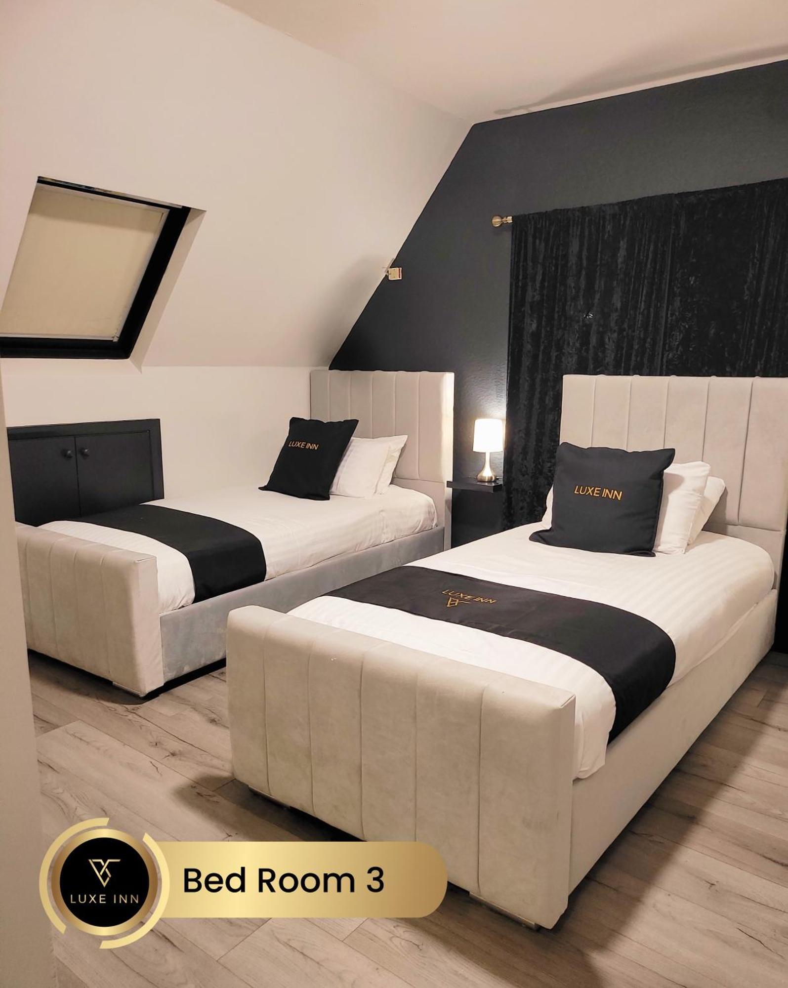 4 Bedroom House, Heathrow Airport, Luxe Inn Colnbrook Exteriör bild