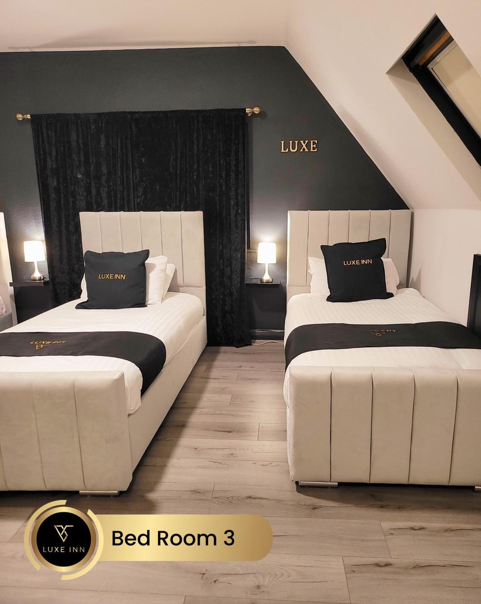 4 Bedroom House, Heathrow Airport, Luxe Inn Colnbrook Exteriör bild