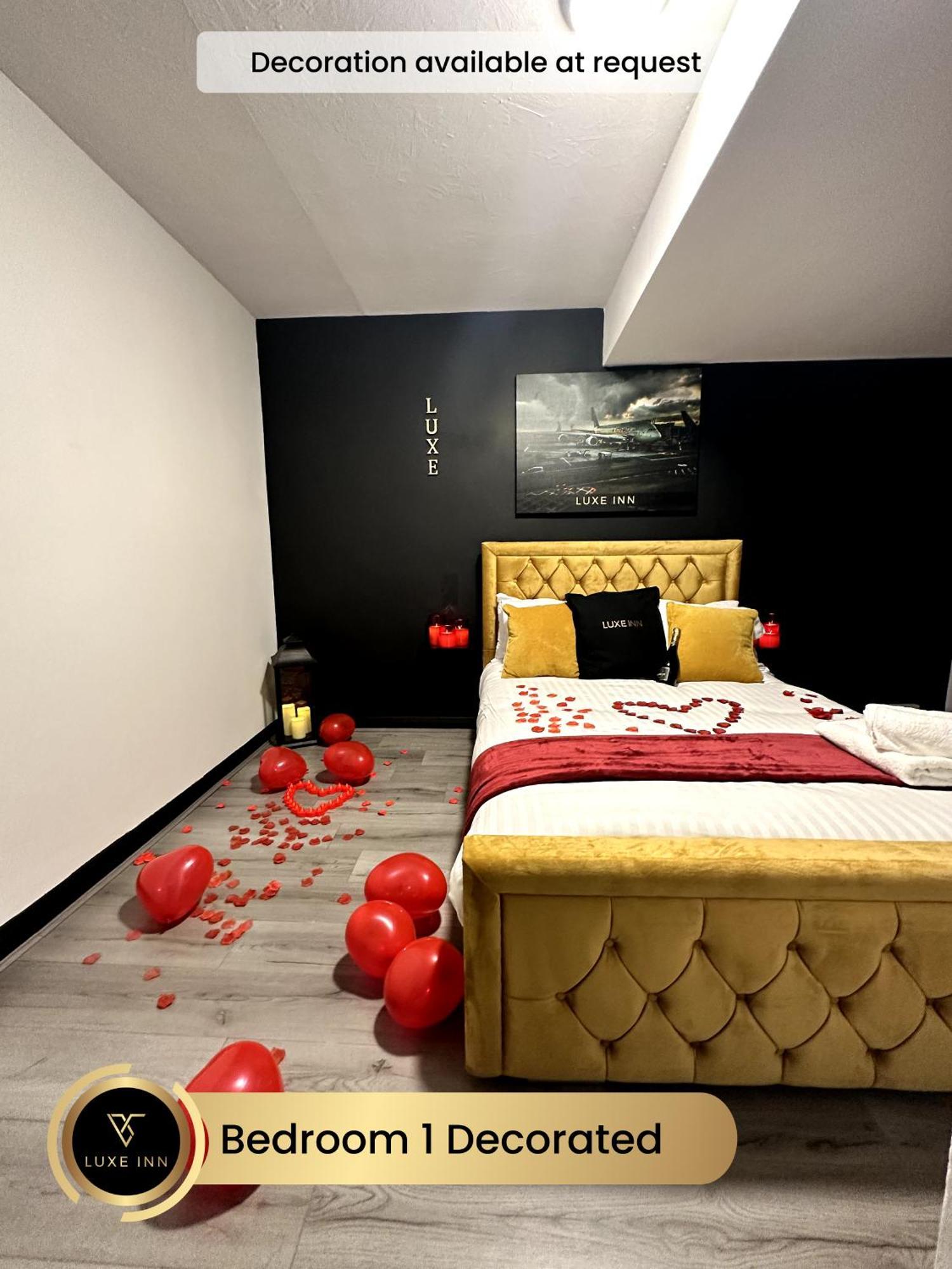 4 Bedroom House, Heathrow Airport, Luxe Inn Colnbrook Exteriör bild