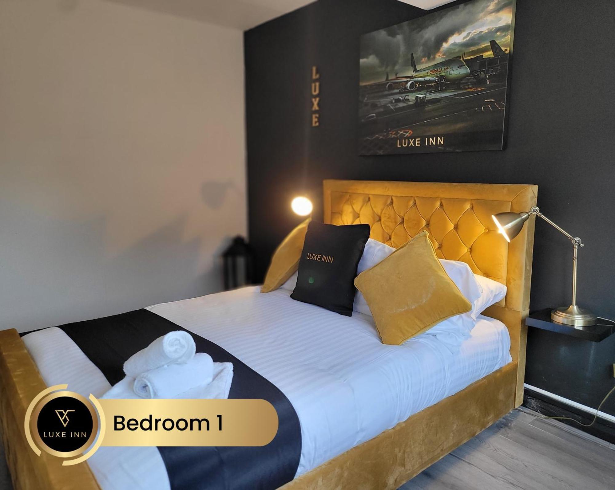 4 Bedroom House, Heathrow Airport, Luxe Inn Colnbrook Exteriör bild