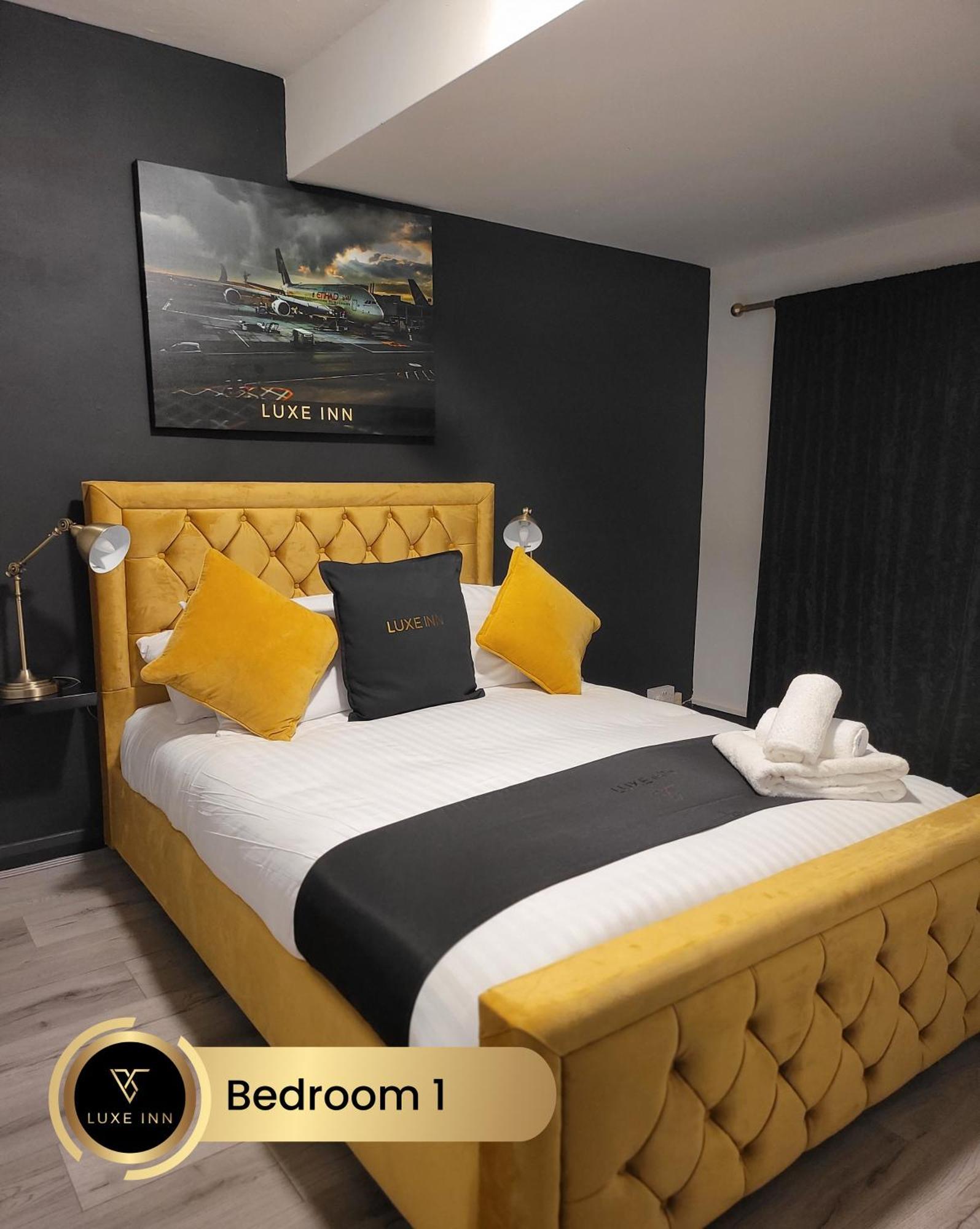 4 Bedroom House, Heathrow Airport, Luxe Inn Colnbrook Exteriör bild
