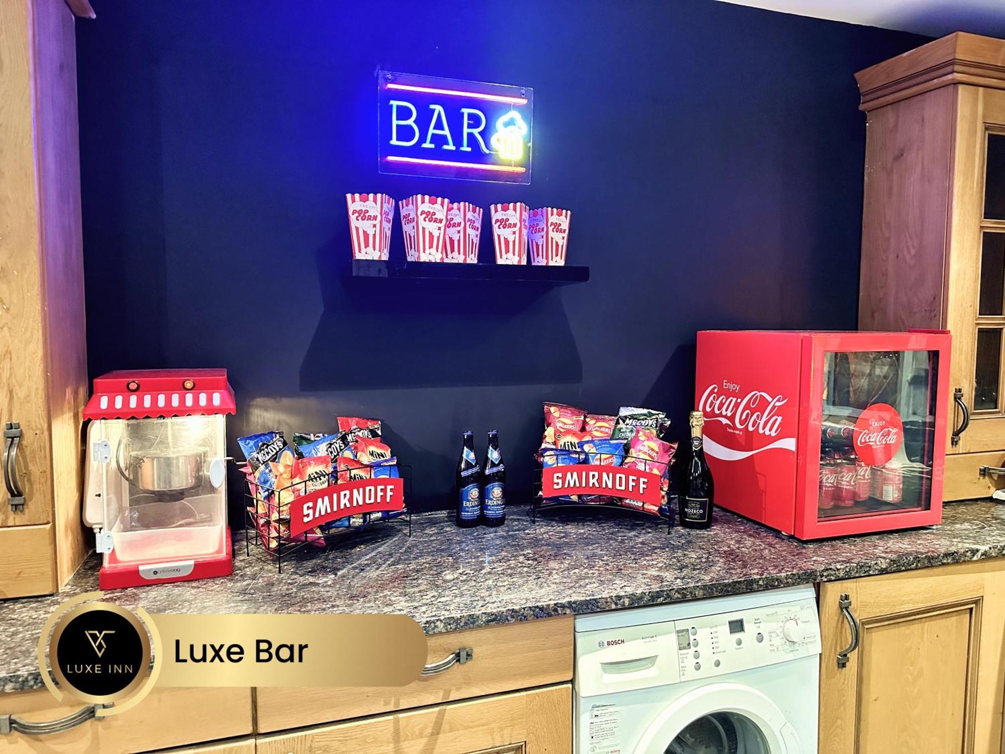 4 Bedroom House, Heathrow Airport, Luxe Inn Colnbrook Exteriör bild
