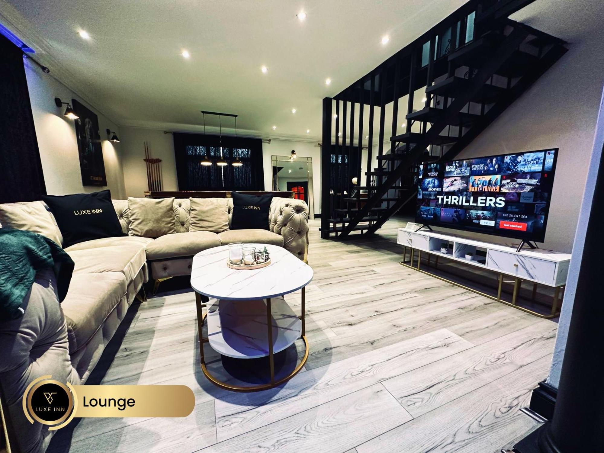 4 Bedroom House, Heathrow Airport, Luxe Inn Colnbrook Exteriör bild