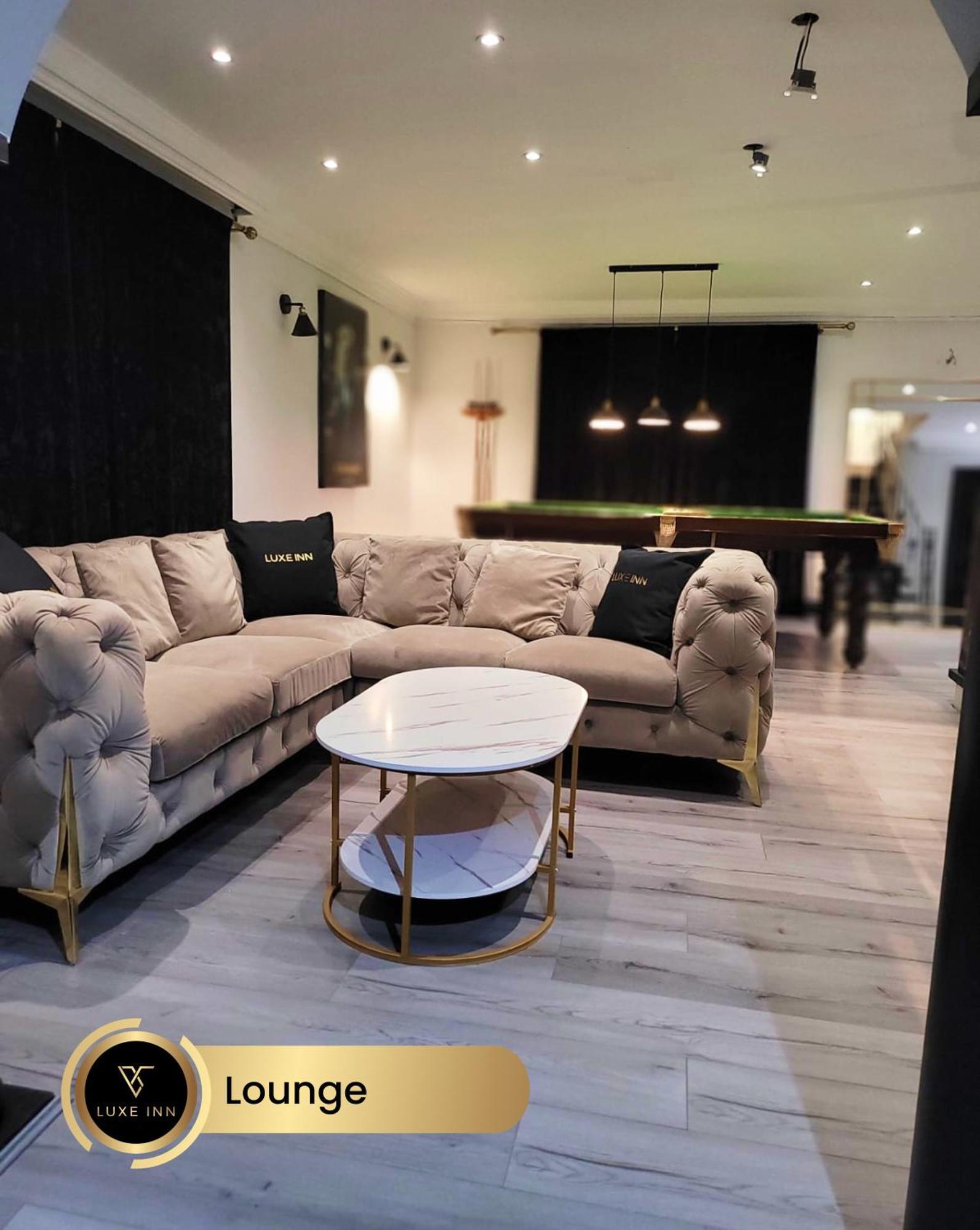 4 Bedroom House, Heathrow Airport, Luxe Inn Colnbrook Exteriör bild