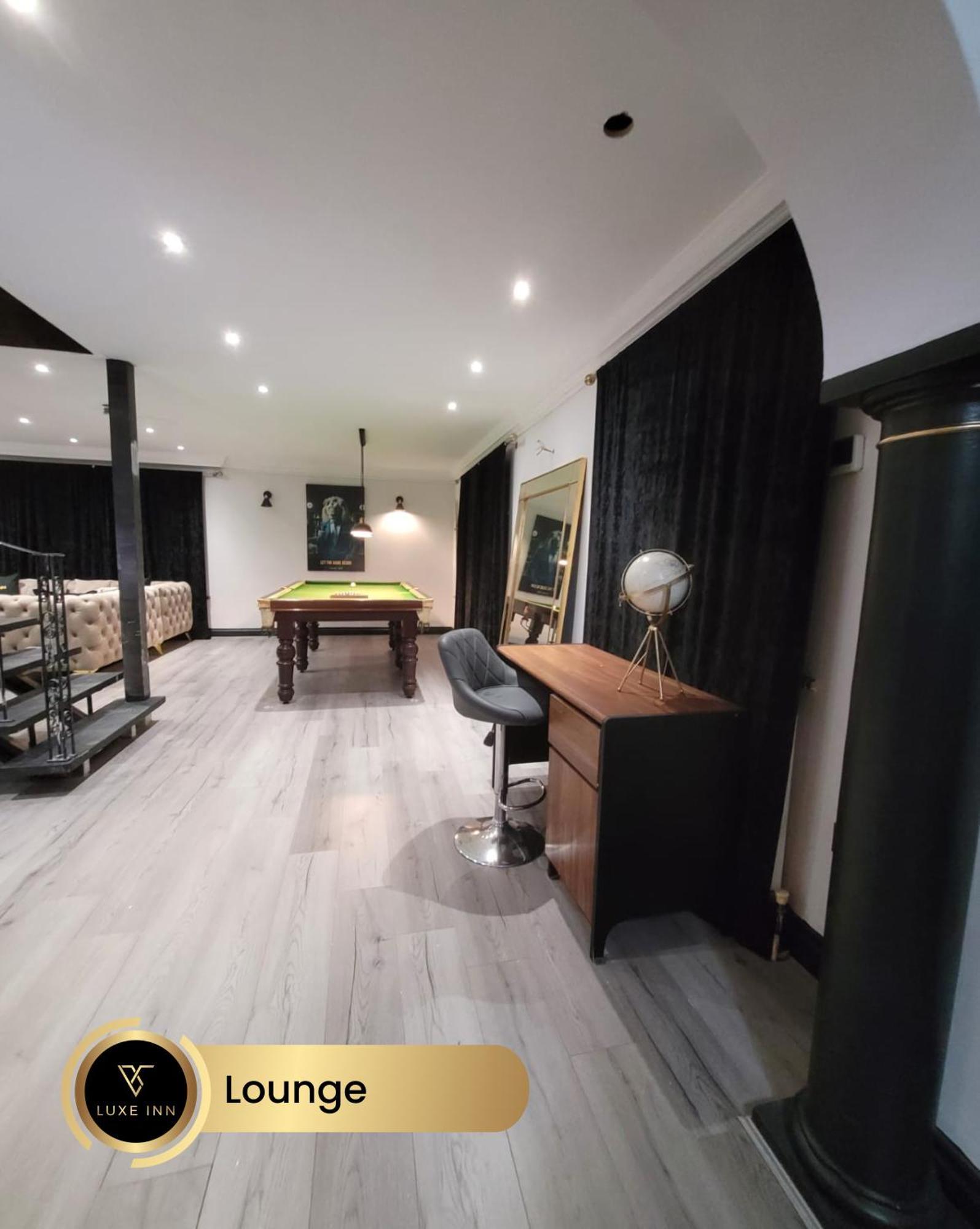 4 Bedroom House, Heathrow Airport, Luxe Inn Colnbrook Exteriör bild