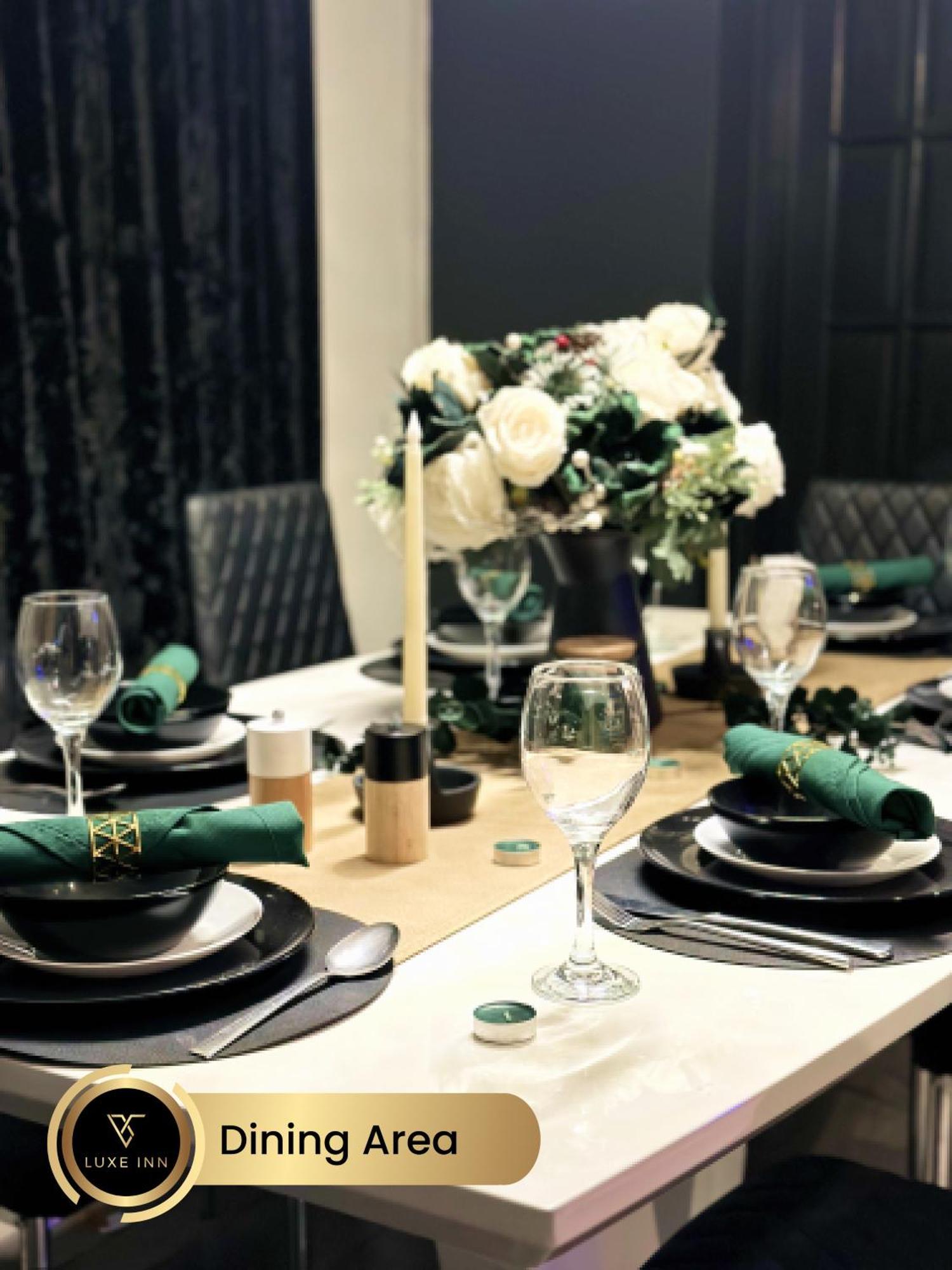 4 Bedroom House, Heathrow Airport, Luxe Inn Colnbrook Exteriör bild