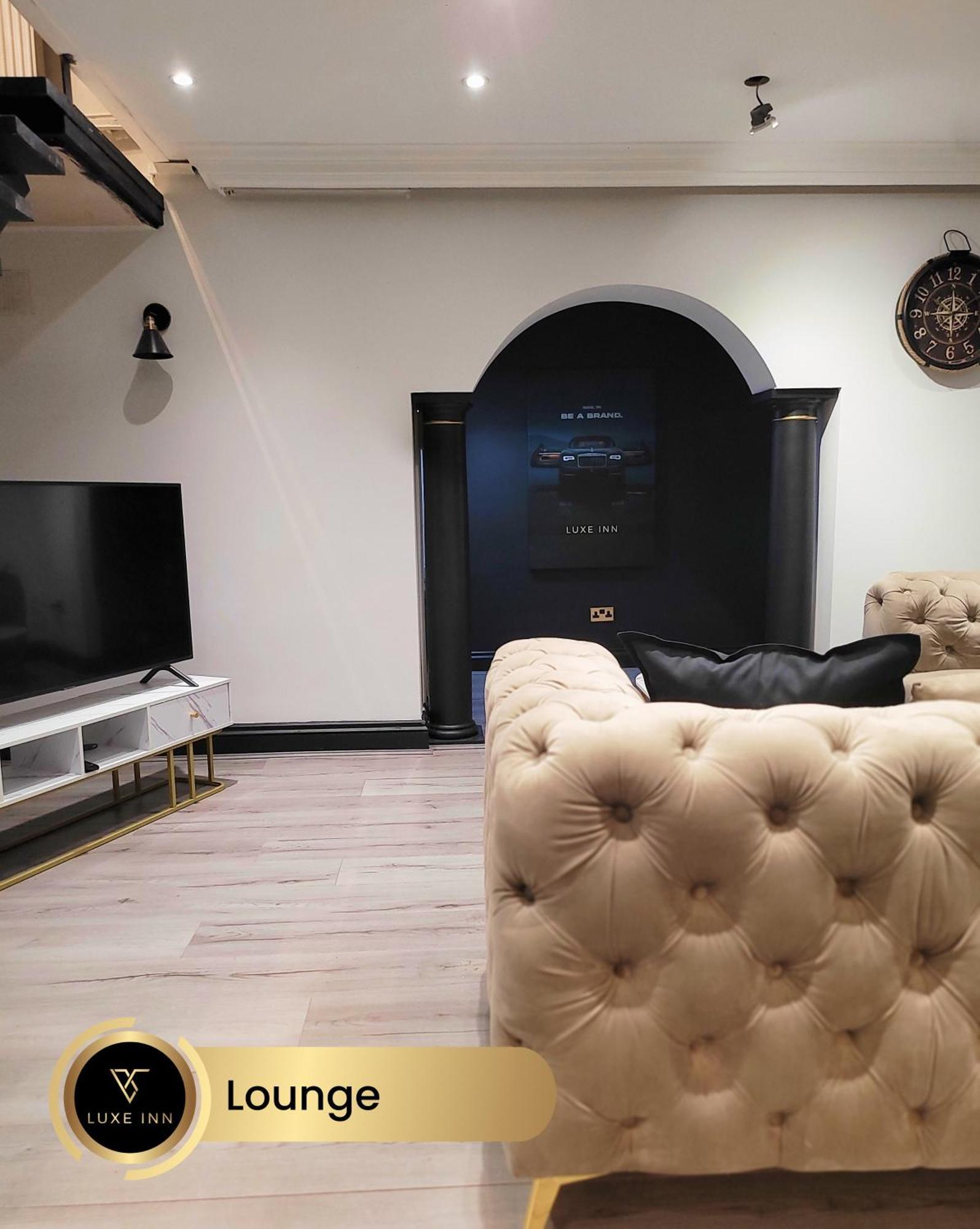 4 Bedroom House, Heathrow Airport, Luxe Inn Colnbrook Exteriör bild
