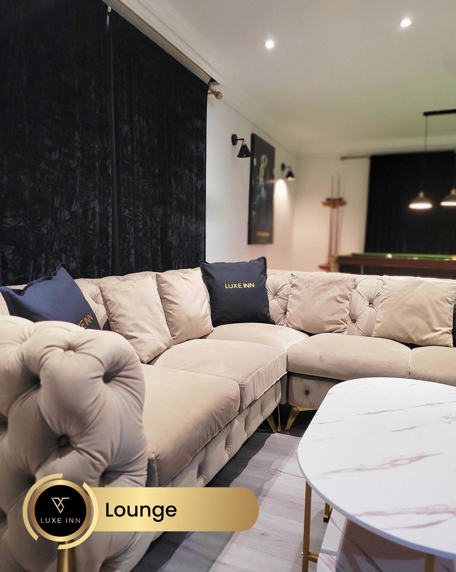 4 Bedroom House, Heathrow Airport, Luxe Inn Colnbrook Exteriör bild